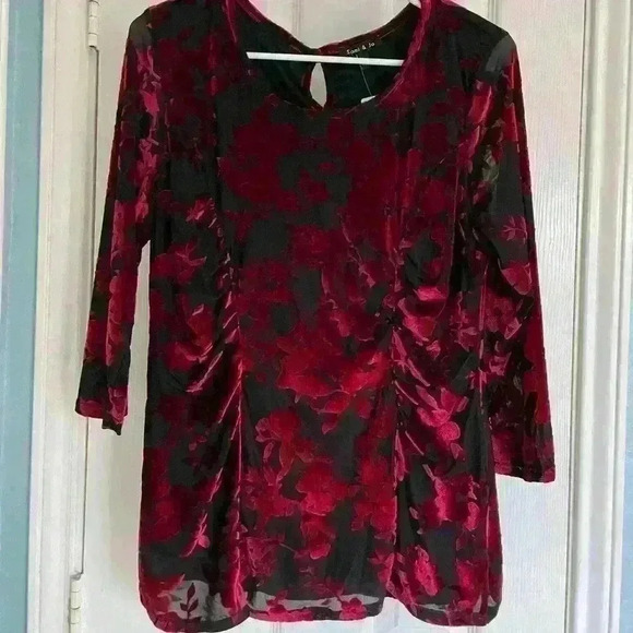 Sami & Jo Crushed Red Velvet Flower Fully Lined Top Large - Picture 2 of 5